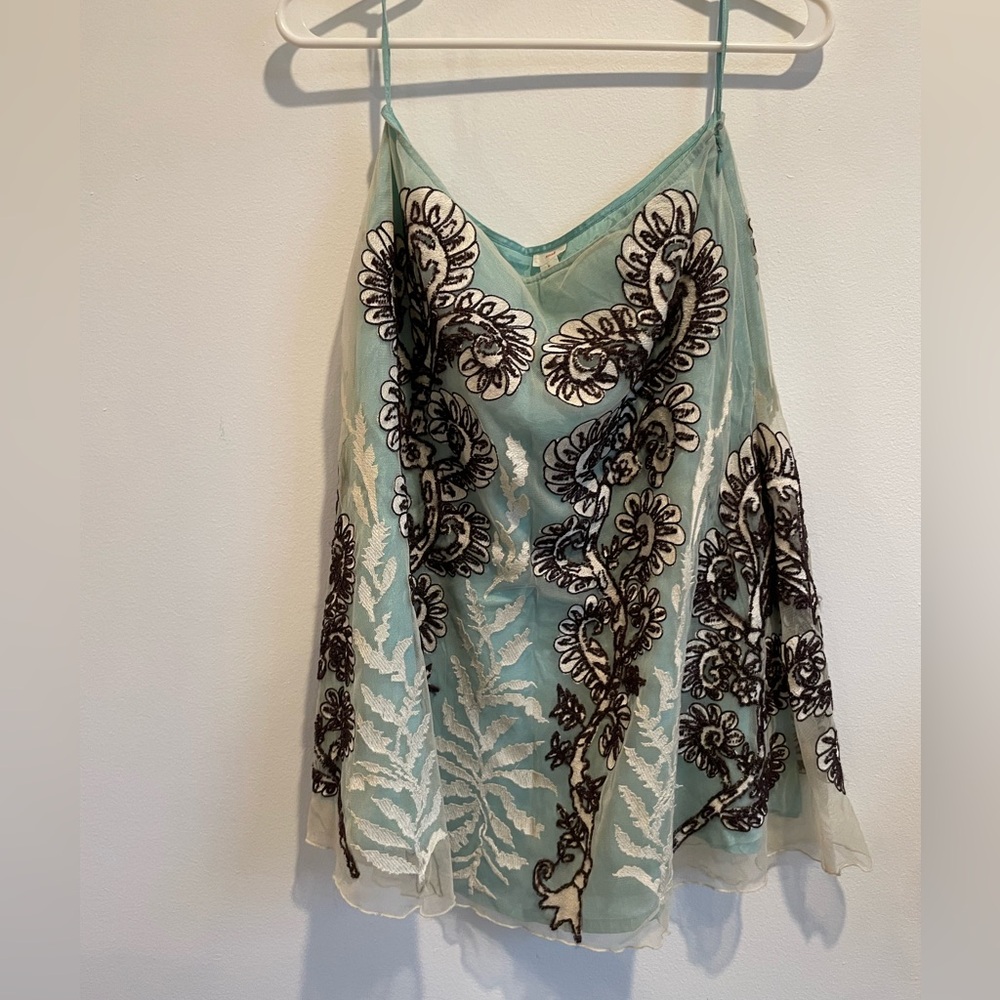 Anthropologie snak embroidered floral skirt size 4. Gorgeous!